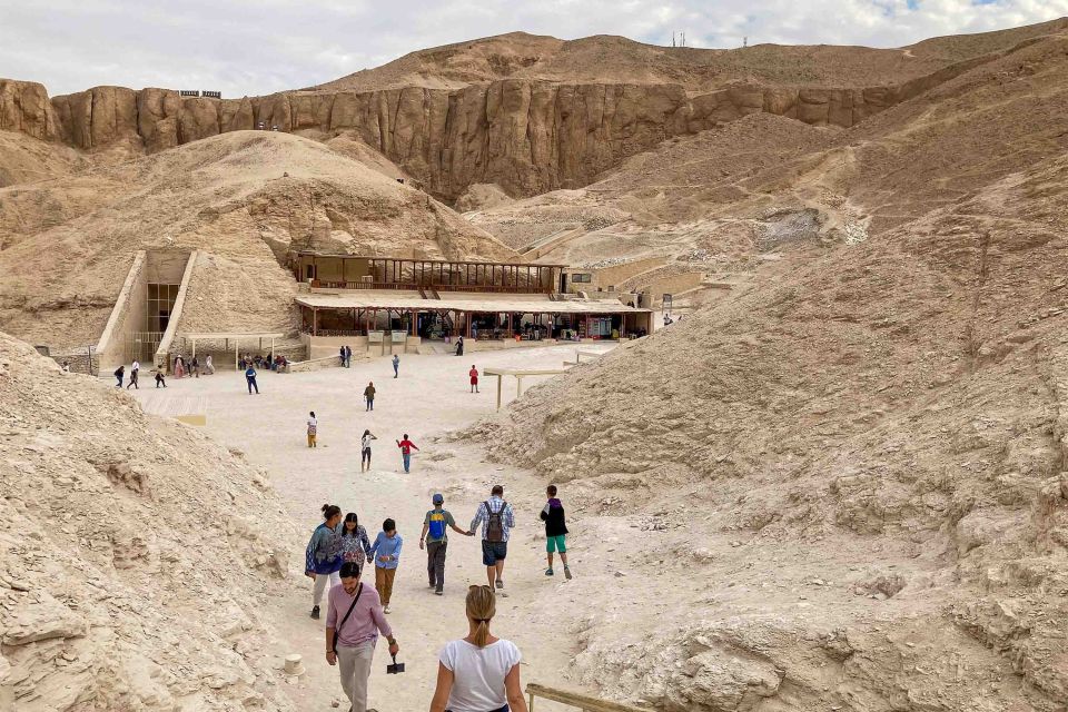 Hurghada: Valley of Kings Hatshepsut & Karnak Luxor Day Trip - Luxor Temple outside photo stop: quick and useful