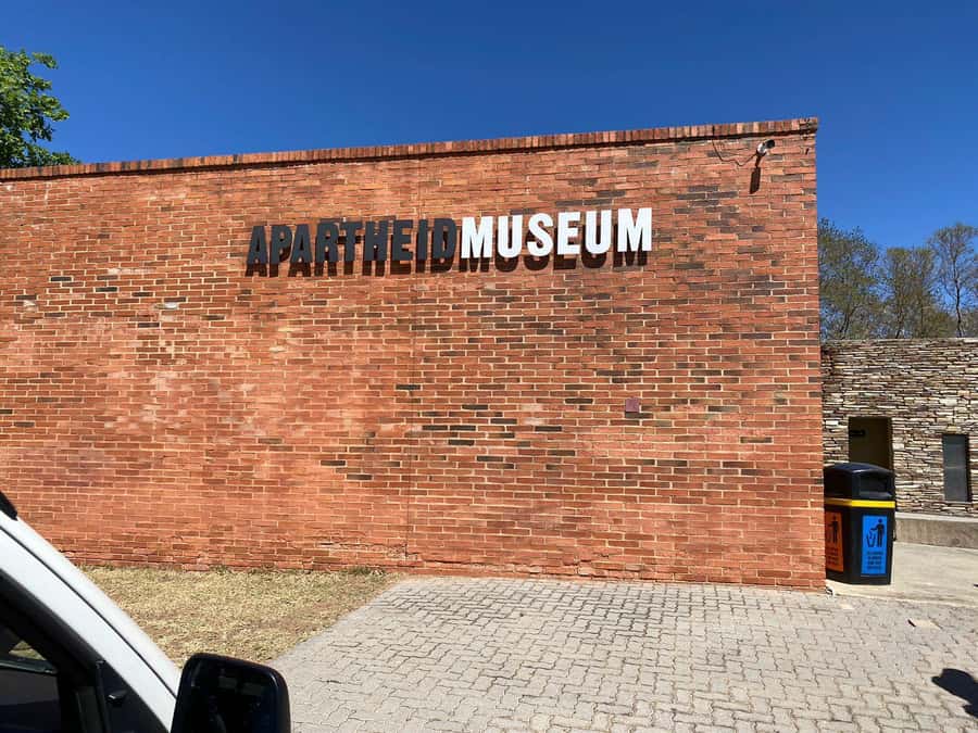 Johannesburg: Full-Day Tour with Soweto and Apartheid Museum - Constitution Hill: the Old Fort prison and the Constitutional Court story