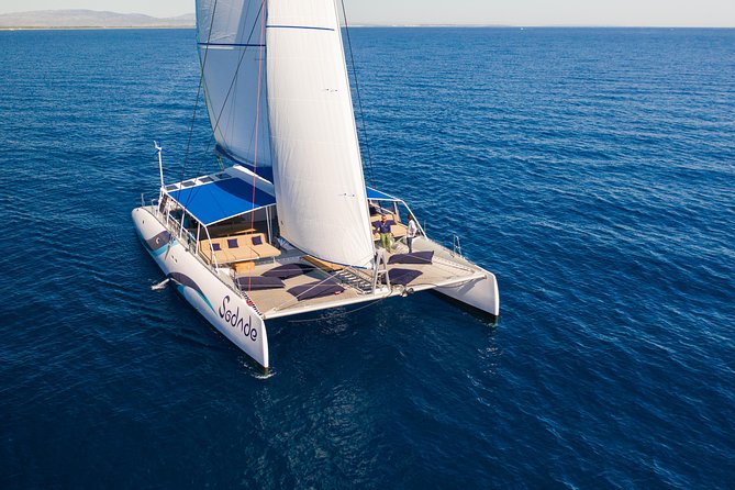 Lounge Catamaran SODADE Half-Day - Food, Unlimited Drinks, And The Crew’s Dance-Back Energy