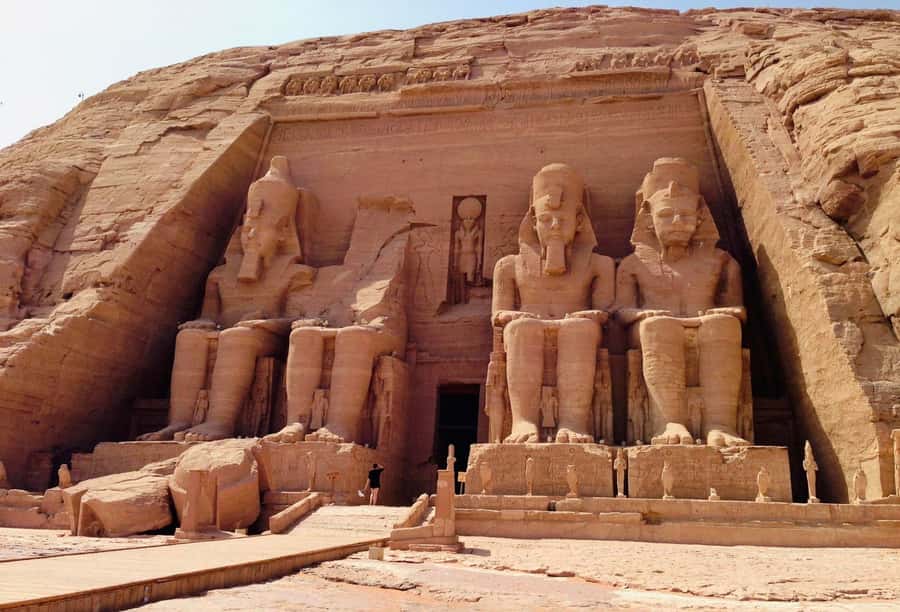 Luxor: Abu Simbel Temple Private Guided Day Trip with Lunch - Getting inside Abu Simbel: skip-the-line entry and meeting your guide