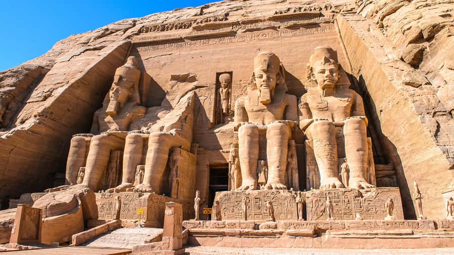 Luxor: Abu Simbel Temple Private Guided Day Trip with Lunch - Lunch in Aswan: included meal with real-world flexibility