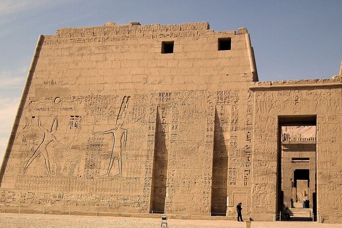 Luxor Day Tour: Explore Valley of Kings, Queens, Hatshepsut& More - Deir el-Medina: artisan lives that make the whole West Bank click