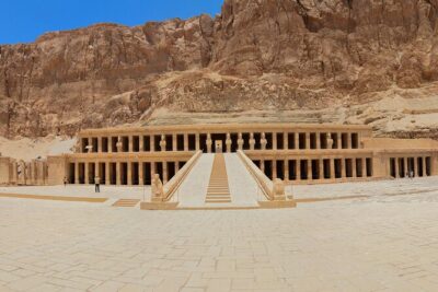 Luxor : Full Day Tour to Luxor West and East Banks & Lunch - Colossi of Memnon: quick stop, big presence