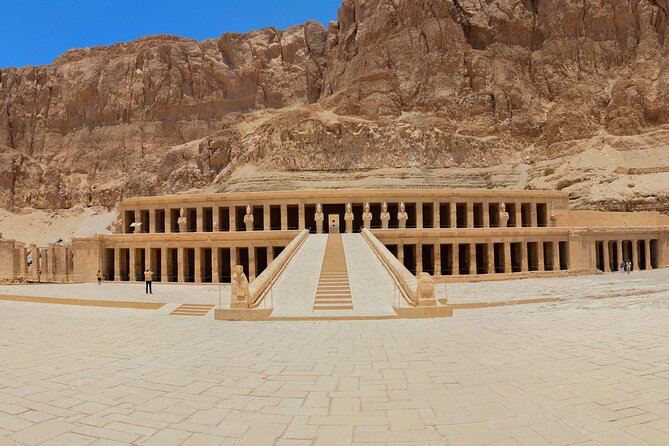 Luxor : Full Day Tour to Luxor West and East Banks & Lunch - Colossi of Memnon: quick stop, big presence