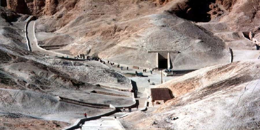 Luxor: Valley of the Kings and Queens Guided Tour with Lunch - Price and Entrance Fees: Where the Real Value Lives