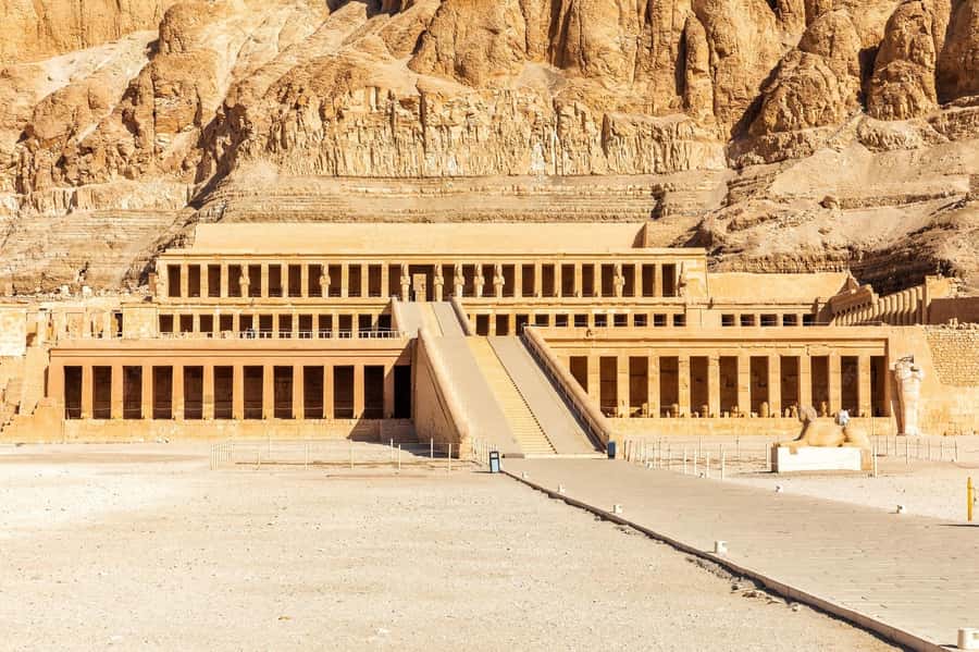 Luxor: West and East Banks All-Inclusive Tour & Balloon Ride - Nile felucca cruise: a calm stretch between big monuments