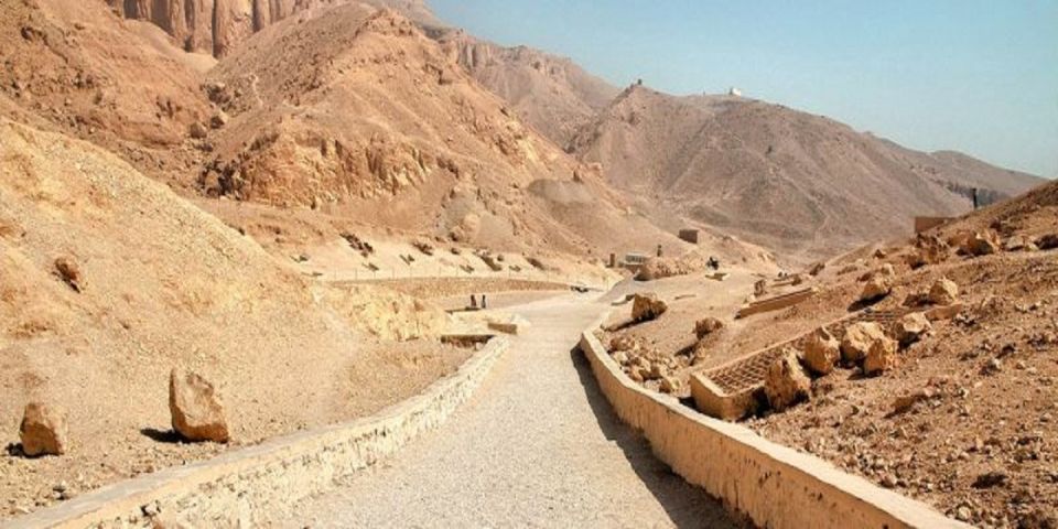 Luxor: West Bank Kings and Queens All-Inclusive Tour & Lunch - Hatshepsut Temple: when a queen becomes architecture