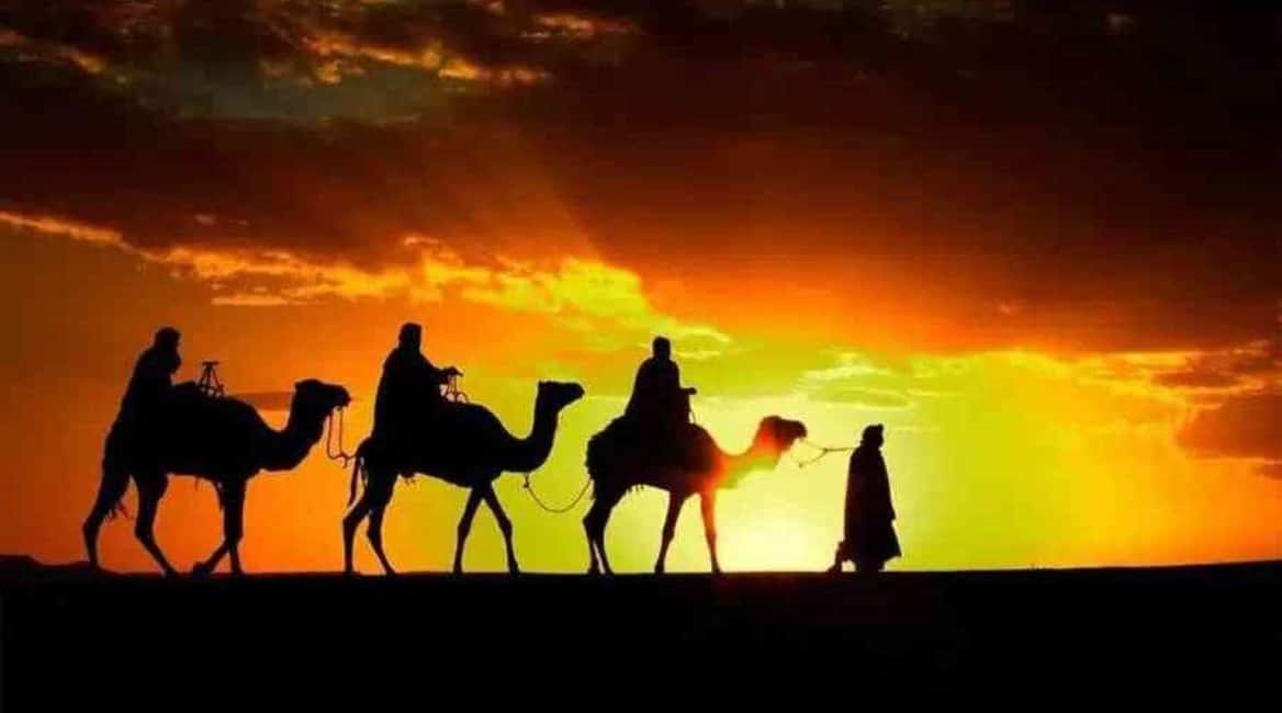 Marrakech: Agafay Desert Sunset, Camel Ride, Dinner and Show - Marrakech to Agafay: the smooth ride out of the city