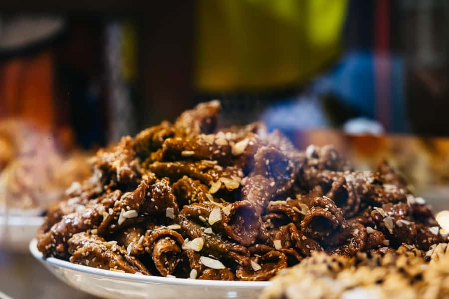 Marrakech: Authentic Moroccan Food Walking Tour & Dinner - Route 1 tastes: macaroons, harira, herbal snails, and that mint-tea rhythm