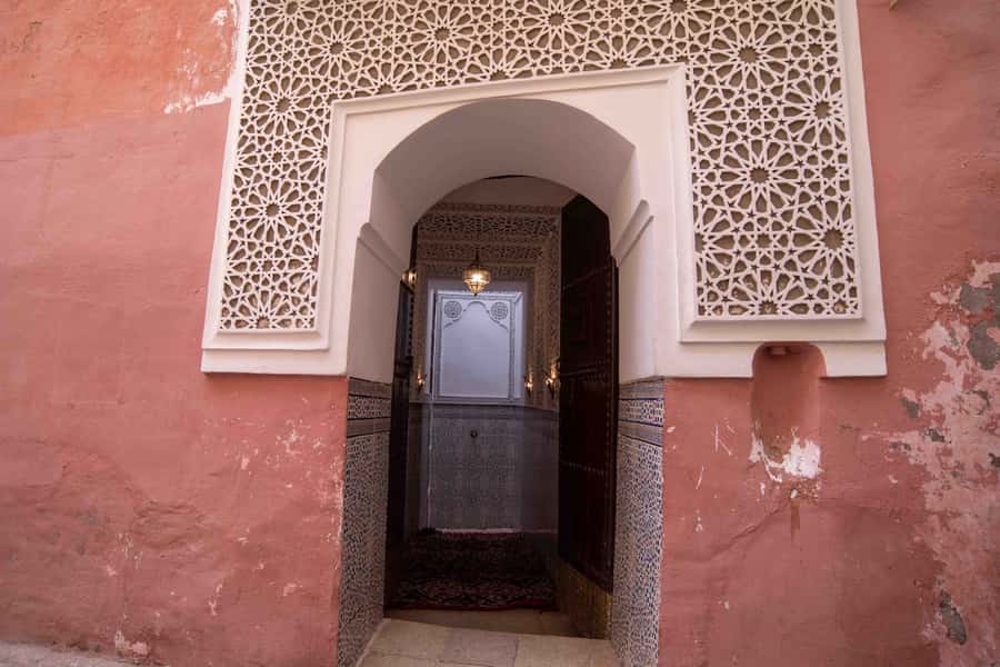 Marrakech: Authentic Moroccan Hammam Experience in Mouassine - Entering the hammam: where modesty rules meet reality