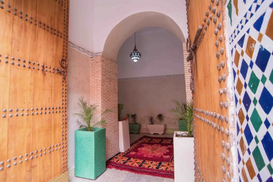 Marrakech: Authentic Moroccan Hammam Experience in Mouassine - Ghassoul wrap for women: the added ritual step