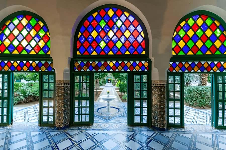 Marrakech: Bahia Palace, Ben Youssef Medersa, & Souks Tour - Bahia Palace courtyards: what to notice during the hour inside