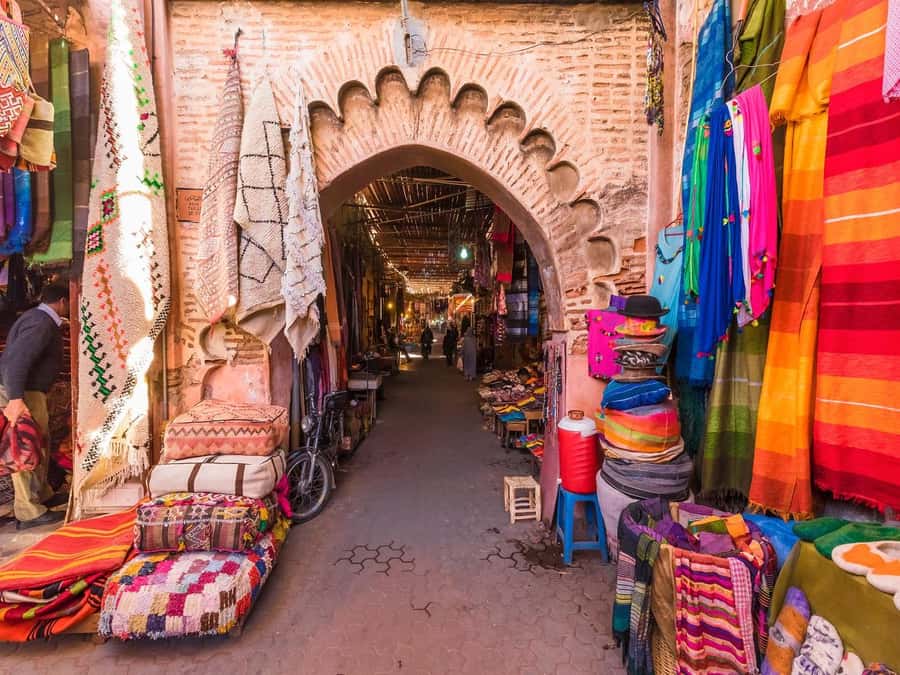 Marrakech: Bahia Palace, Ben Youssef Medersa, & Souks Tour - Souk Semmarine and shopping stops: how to buy without getting played
