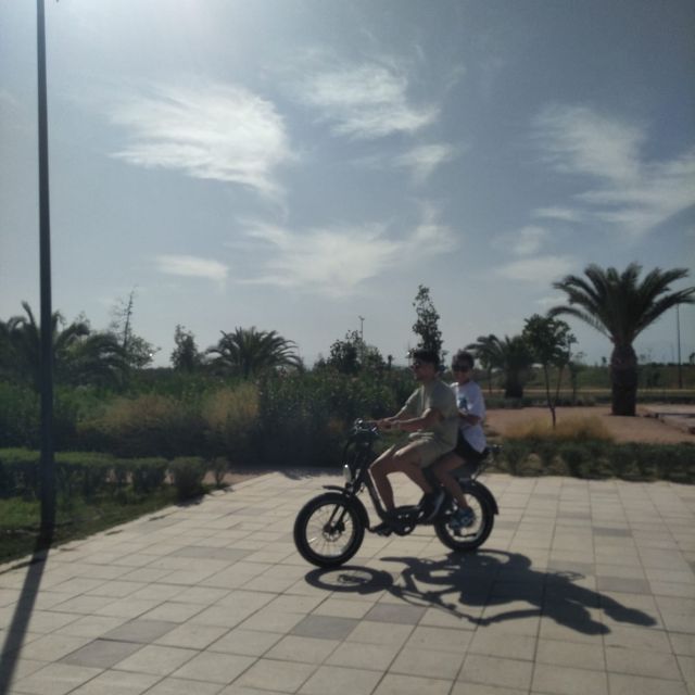Marrakech: Bicycle Tour with a Local Guide - Bahia Palace to Jemaa el Fnaa: from palace details to city energy