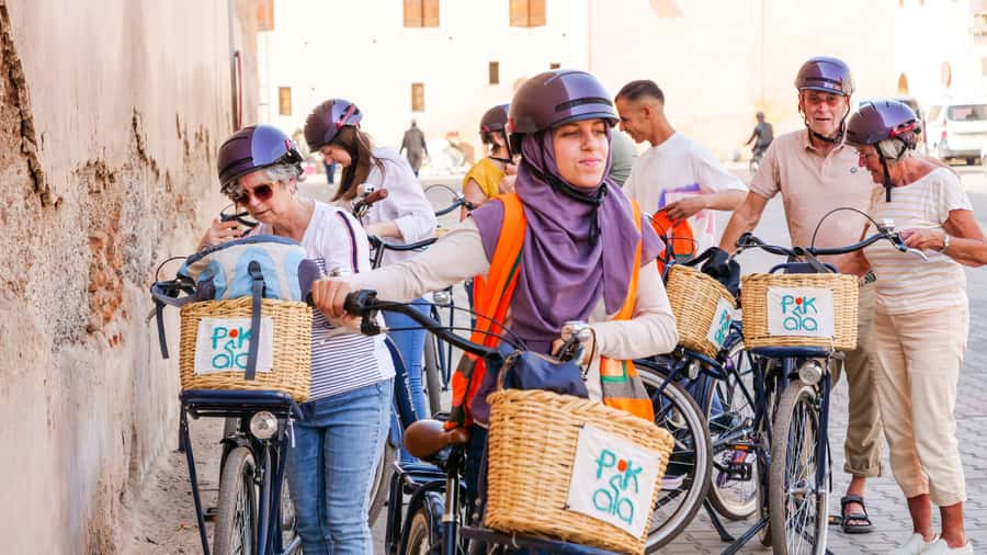 Marrakech: Cultural Bicycle Tour with Pastry and Tea - Entering the Medina: Traffic Chaos You Learn to Read