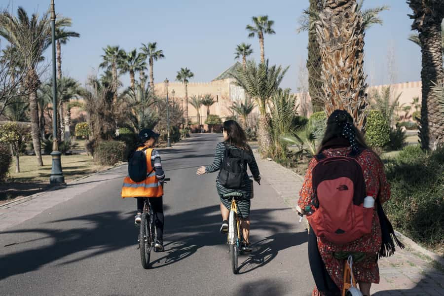 Marrakech: Cultural Bicycle Tour with Pastry and Tea - Place des Ferblantiers: Snack Break With Local Energy