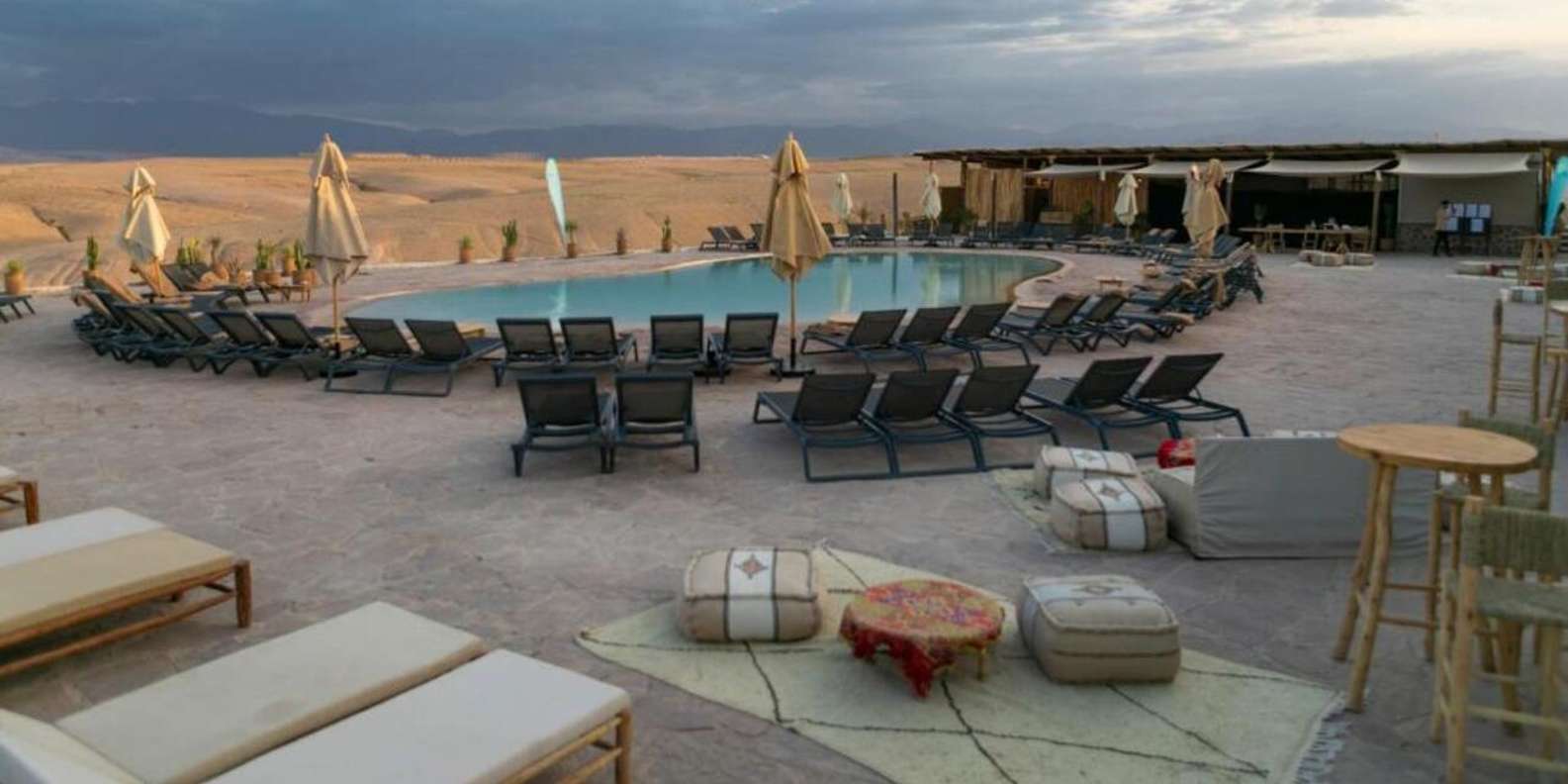 Marrakech: Day Pass in The Desert, swimming pool and lunch - The camp in Agafay: pool time with mountain views