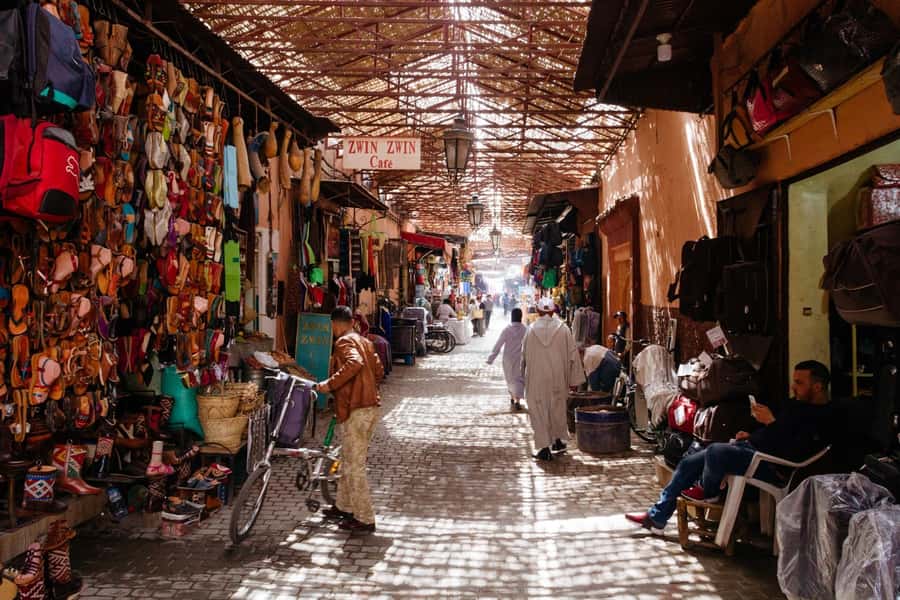 Marrakech: Guided City and Gardens Highlights Tour - Koutoubia Mosque and Jemaa el-Fnaa: your quick orientation