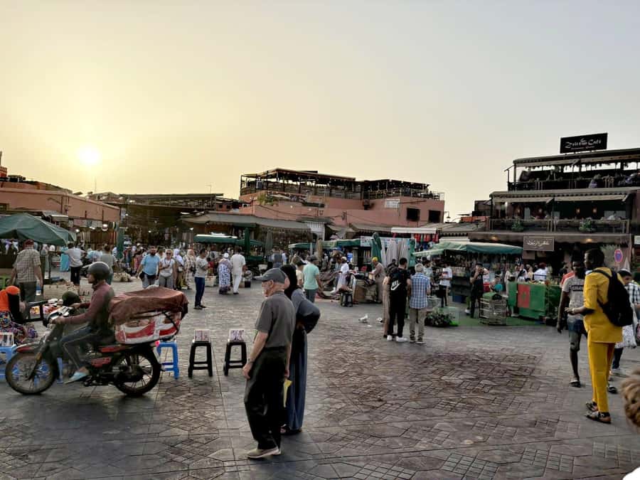 Marrakech: Guided Tour by Night - Souk Semmarine After Sunset: How the Medina Works When Most Tourists Leave