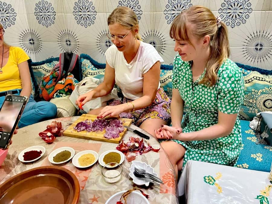 Marrakech: Moroccan Cuisine Cooking Class in Local Home - The guide experience: bilingual teaching, jokes, and cultural storytelling