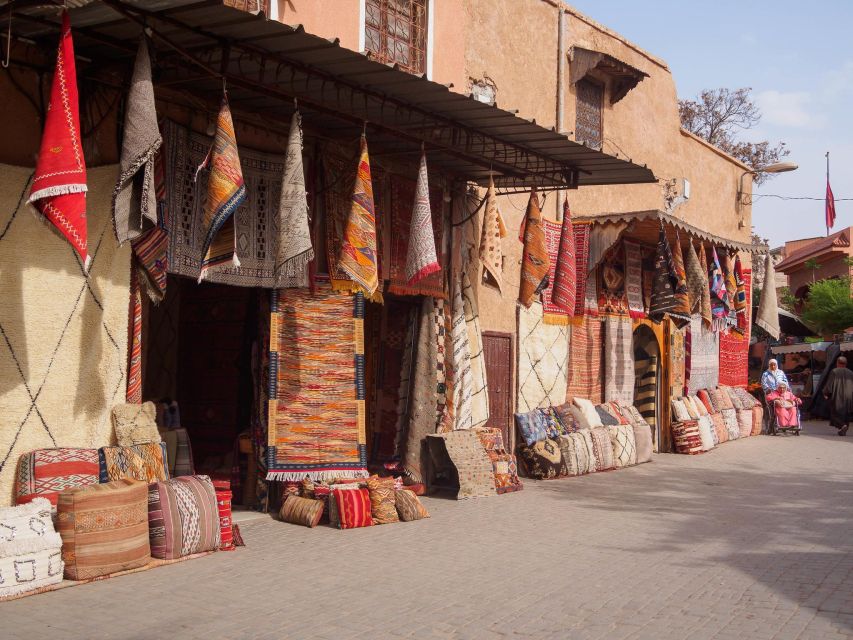 Marrakech: Palace, Museum, Madrasa & Medina Highlights Tour - What the 4 hours feels like: walking, listening, then free time
