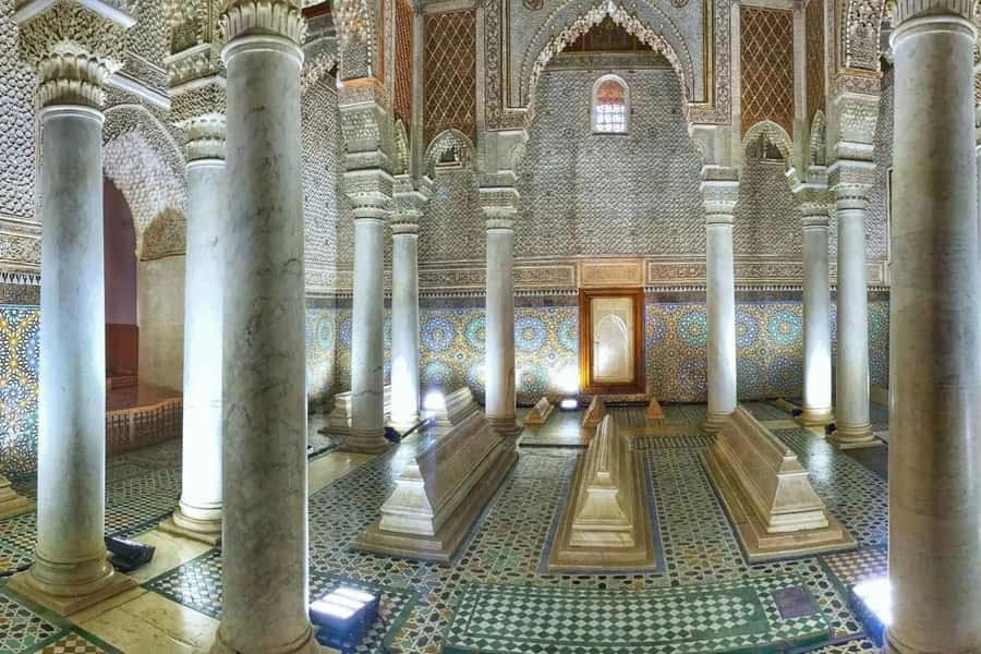 Marrakech: Saadian Tombs, Bahia Palace, Medina and Souk Tour - Saadian Tombs: where tilework, marble, and calligraphy do the talking