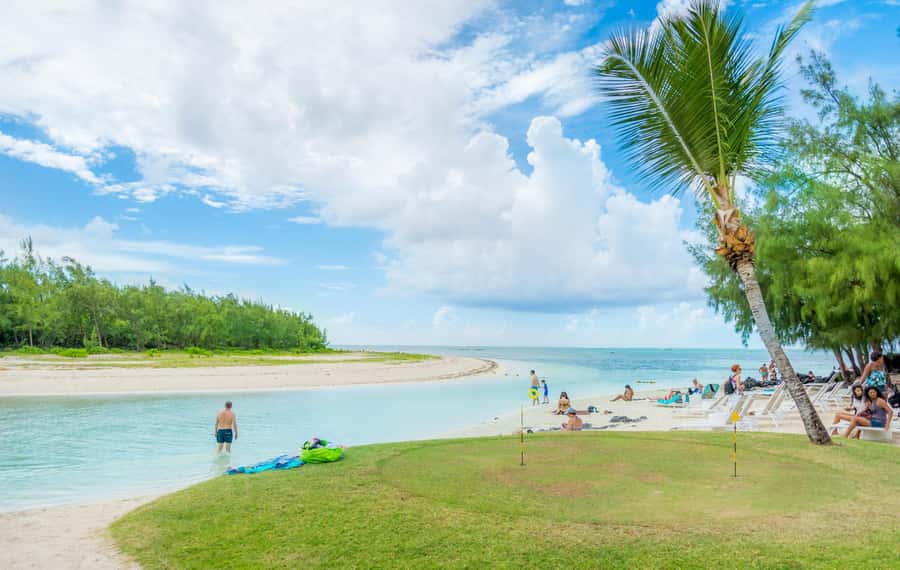 Mauritius: 5 East Coast Islands Tour with Snorkeling & Lunch - Ile aux Cerfs: market browsing, then sea time