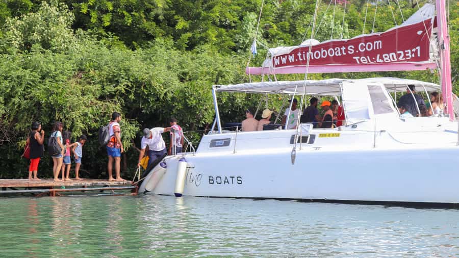 Mauritius: Catamaran Day Cruise to lle aux Cerfs with Lunch - Finding Blue Alizé at Trou d’Eau Douce (and getting started smoothly)
