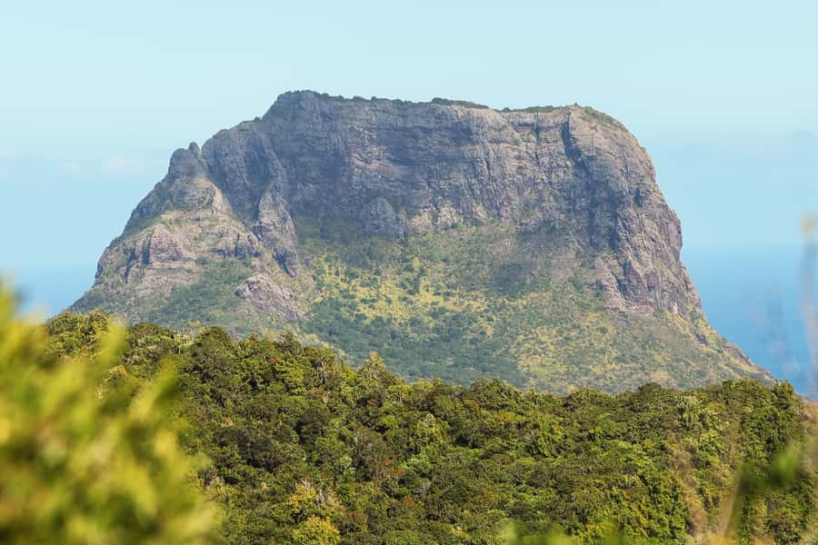 Mauritius: Le Morne Mountain Guided Sunrise Hike and Climb - Getting there: Slave Route Monument meet-up and the early start rhythm