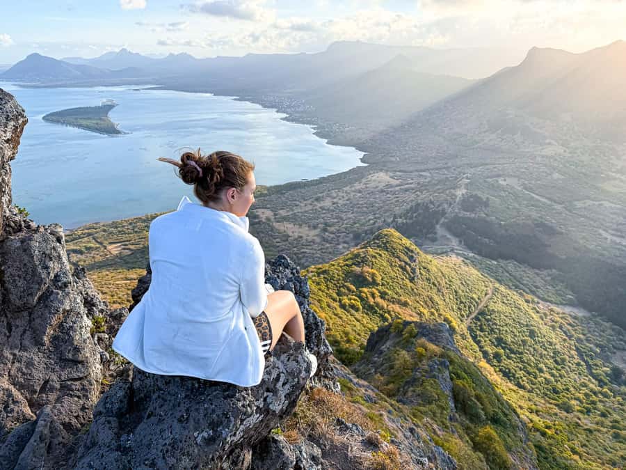 Mauritius: Le Morne Mountain Guided Sunrise Hike and Climb - Reaching 470 meters: the memorial cross and the summit photo moment