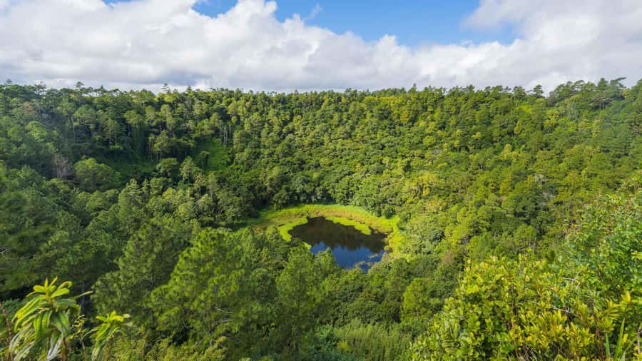 Mauritius: Private South Tour with Pickup - Grand Bassin and Ganga Talao: Hindu temple life inside a crater lake setting