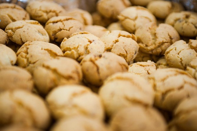 Morning Casablanca: The Medina and Beyond Cultural Walking Tour - Pâtisserie Bennis Habous: fresh bread and the snack that anchors the tour