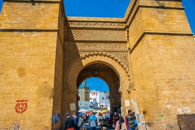 Morning Casablanca: The Medina and Beyond Cultural Walking Tour - Starting at Hassan II Mosque and getting your bearings fast
