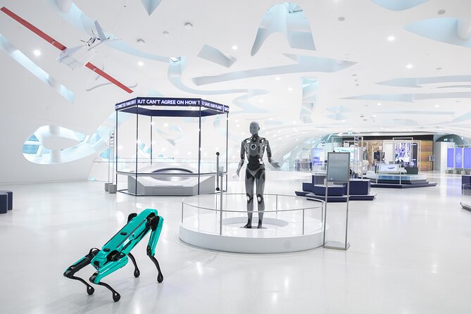 Museum of the Future Tickets - The Best Way to Arrive: Sheikh Zayed Road and Easy Getting Around