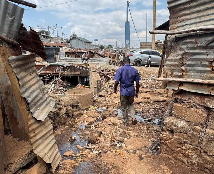 Nairobi: Explore Kibera Slum with Local Guides - Stop 1: The Office Briefing (You Get the Rules Up Front)