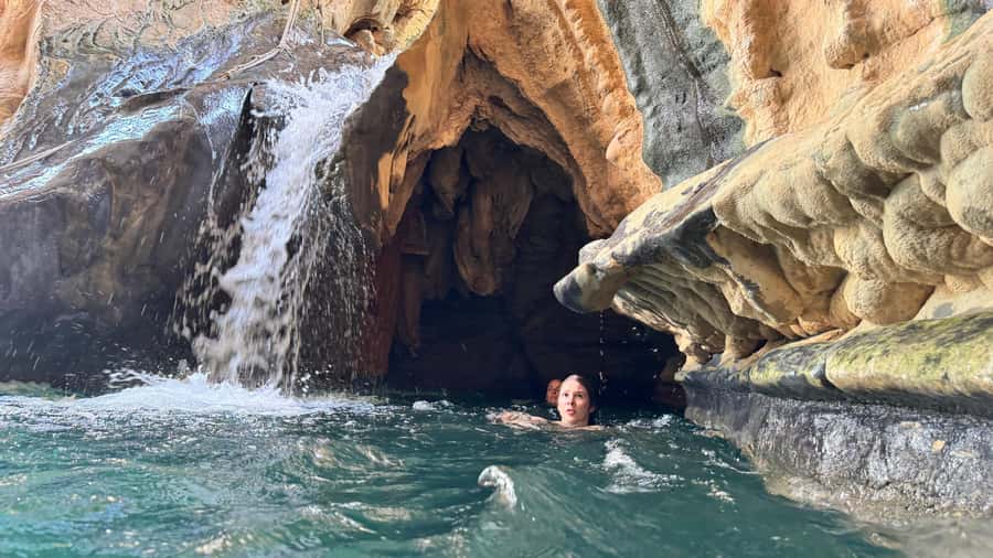 Oman’s Hidden Gems: Wadi Shab & Bimmah Sinkhole - Stop 2: Lunch at a Local Café