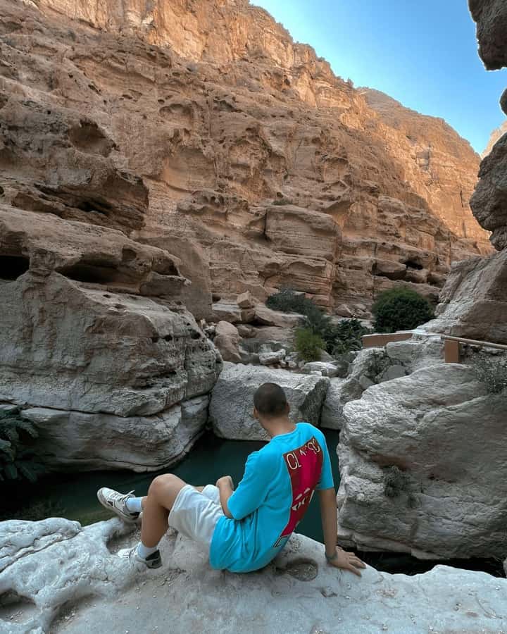 Oman’s Hidden Gems: Wadi Shab & Bimmah Sinkhole - The Guide Factor: Who Leads the Day