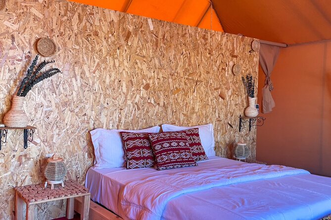 Overnight stay in the Agafay Desert, Deluxe Tent with Show and Swimming Pool - Breakfast and the Sunrise Feel Over the Dunes