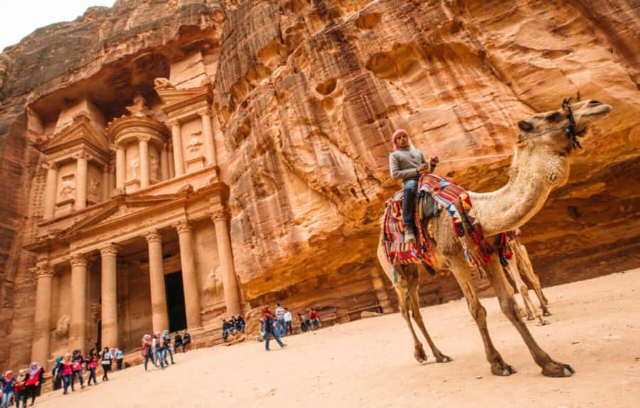 Petra & Wadi Rum: Full Day Private Tour with Hotel Pickup - Private pickup and the long-drive reality between Amman and Petra