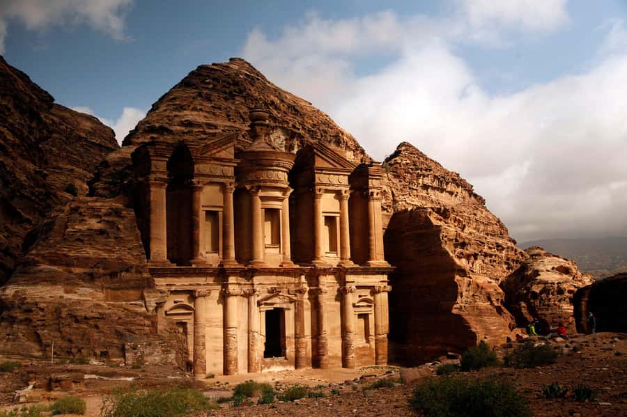 Petra & Wadi Rum: Full Day Private Tour with Hotel Pickup - Royal Tombs and Street of Facades: where Petra expands