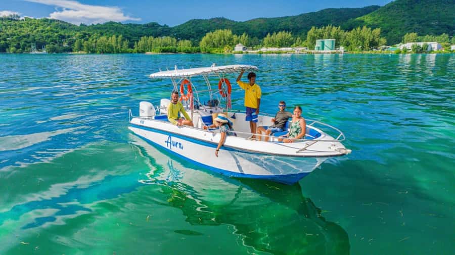 Praslin: Curieuse & St-Pierre Boat Adventure with Snorkeling - From Praslin to Curieuse: the morning that actually has momentum
