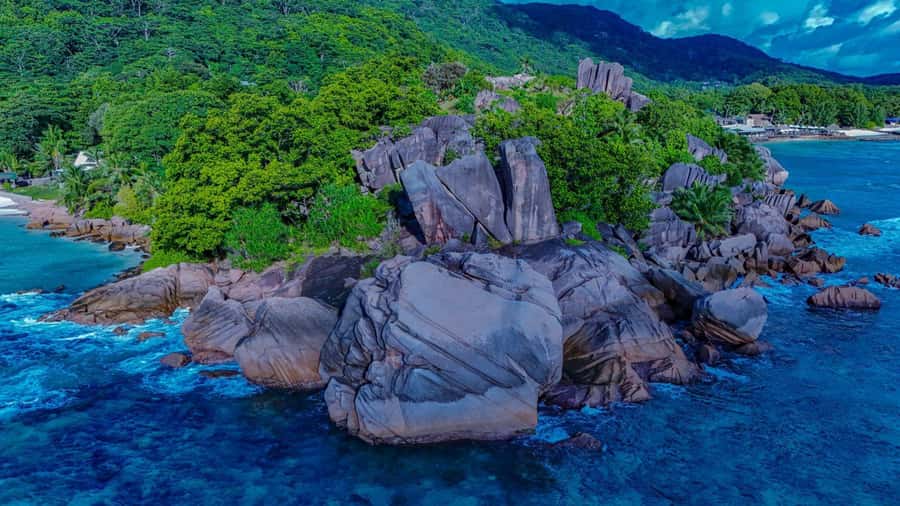 Praslin: Curieuse & St Pierre Island Day Trip with Barbecue - Creole Beach BBQ lunch: why this is more than a buffet