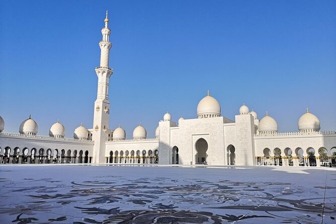 Private Abu Dhabi City Tour with Pick up from Dubai or Abu Dhabi - Dates Market: the easiest cultural win at the end