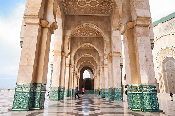 Private Guided Tour of Casablanca Including Mosque Entrance - Arab League Park and Central Marketplace: Daily Casablanca Beyond the Postcards