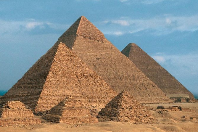 Private tour: GIza Pyramids, Memphis City & Sakkara Pyramid - Khufu, Menkaure, and Khafre: small time blocks, big impact