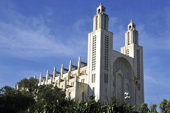 Private Tour of Casablanca with Hassan II Mosque Entry Ticket - Green space plus church timing: Arab League Park and Notre Dame