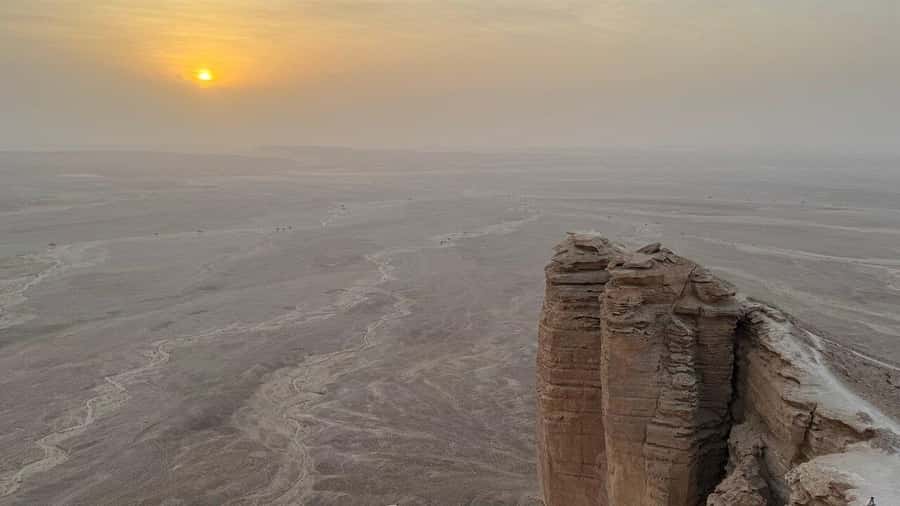 Riyadh: Edge Of The World and Bats Cave Tour by 4x4 - Should you book Riyadh: Edge of the World and Bats Cave Tour by 4x4?