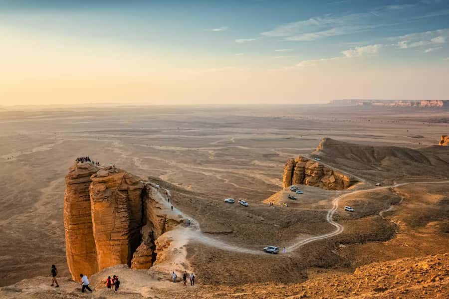 Riyadh: Edge Of The World and Bats Cave Tour by 4x4 - Edge of the World: the sunset viewpoint you’ll actually remember