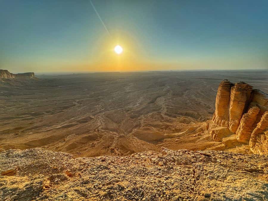Riyadh: Edge Of The World and Bats Cave Tour by 4x4 - Campfire culture: Arabic coffee, tea, and dinner under stars