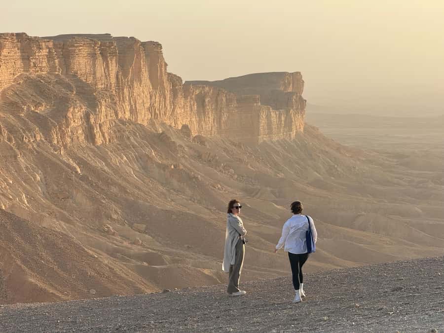 Riyadh: Edge Of The World, camels &Stargazing with 4x4 - Riding out from Riyadh: the 4x4 rhythm before the cliff